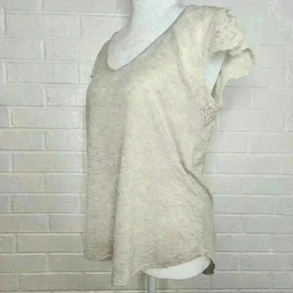 Rue21 women's cream colored blouse size medium - Picture 3 of 7